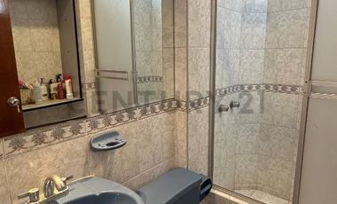 Amplia Casa con piscina... cerca al mar