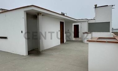 Amplia Casa con piscina... cerca al mar