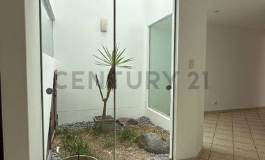 Amplia Casa con piscina... cerca al mar