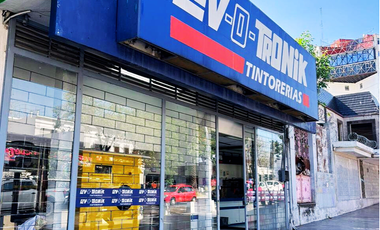 Renta de excelente local sobre la Av. Juárez