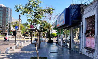Renta de excelente local sobre la Av. Juárez