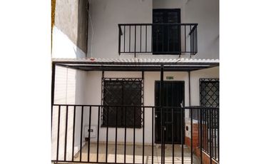 SE ARRIENDA BONITA CASA EN EL PORTAL DEL JAMUNDI