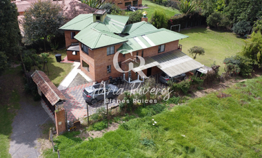 Renta Casa Campestre en Cota, Cundinamarca con 8 Habitaciones