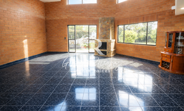 Renta Casa Campestre en Cota, Cundinamarca con 8 Habitaciones