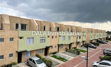 SE VENDE CASA EN EL CONJUNTO NATURA COTA