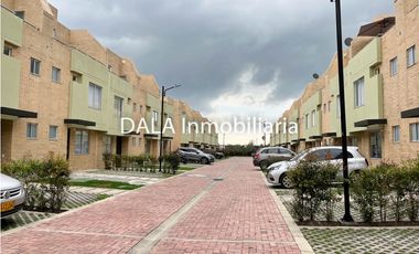 SE VENDE CASA EN EL CONJUNTO NATURA COTA