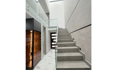 Casa en Arriendo Amoblada en Envigado