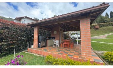 Casa campestre en venta en condominio con portón en guarne