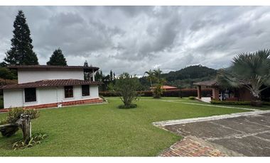 Casa campestre en venta en condominio con portón en guarne