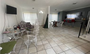 Se Renta Casa En Las Fuentes con Alberca en condominio