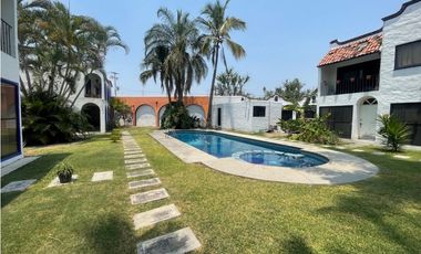 Se Renta Casa En Las Fuentes con Alberca en condominio