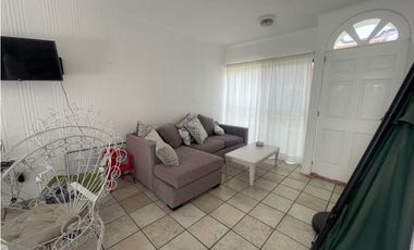 Se Renta Casa En Las Fuentes con Alberca en condominio