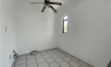 Se Renta Casa En Las Fuentes con Alberca en condominio