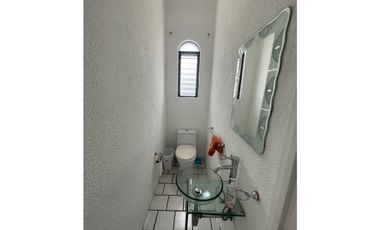 Se Renta Casa En Las Fuentes con Alberca en condominio