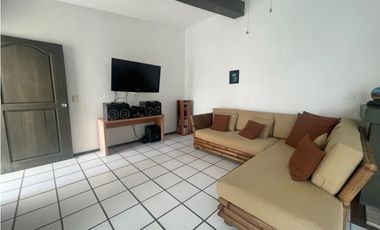SE RENTA CASA UN NIVEL  EN PRIV CON JARDN ALBERCA Y VIGILANCIA 6 REC