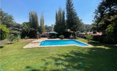SE RENTA CASA UN NIVEL  EN PRIV CON JARDN ALBERCA Y VIGILANCIA 6 REC