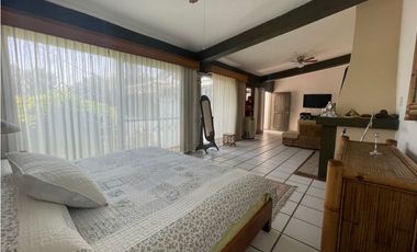 SE RENTA CASA UN NIVEL  EN PRIV CON JARDN ALBERCA Y VIGILANCIA 6 REC