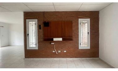 Alquiler | Casa con patio de 2 dormitorios | Zona Norte