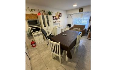 VENTA - PH 2 amb, cochera, patio y parrilla - Zona Villa Primera