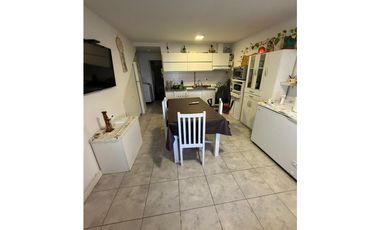 VENTA - PH 2 amb, cochera, patio y parrilla - Zona Villa Primera