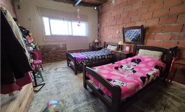 Casa 4 ambientes en Barrio Mundialista