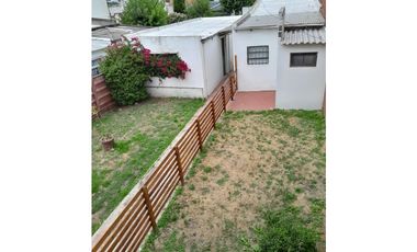 VENTA CASA 3 AMB. CON PARQUE, GARAGE Y DEPOSITO APTO CREDITO