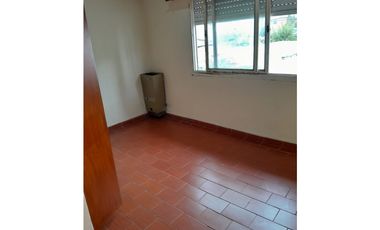 VENTA CASA 3 AMB. CON PARQUE, GARAGE Y DEPOSITO APTO CREDITO