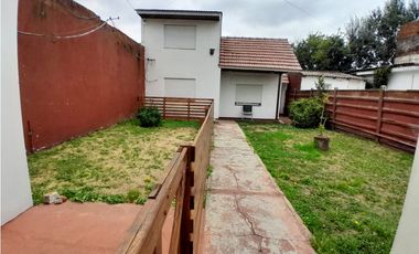 VENTA CASA 3 AMB. CON PARQUE, GARAGE Y DEPOSITO APTO CREDITO
