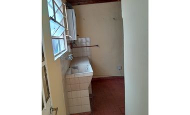 VENTA CASA 3 AMB. CON PARQUE, GARAGE Y DEPOSITO APTO CREDITO
