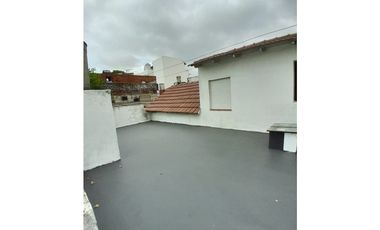 VENTA CASA 3 AMB. CON PARQUE, GARAGE Y DEPOSITO APTO CREDITO