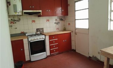VENTA CASA 3 AMB. CON PARQUE, GARAGE Y DEPOSITO APTO CREDITO