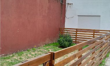 VENTA CASA 3 AMB. CON PARQUE, GARAGE Y DEPOSITO APTO CREDITO