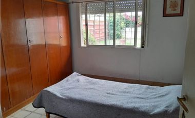 VENTA CASA 3 AMB. CON PARQUE, GARAGE Y DEPOSITO APTO CREDITO