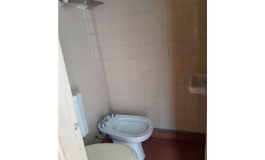 VENTA CASA 3 AMB. CON PARQUE, GARAGE Y DEPOSITO APTO CREDITO