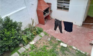 VENTA CASA 3 AMB. CON PARQUE, GARAGE Y DEPOSITO APTO CREDITO