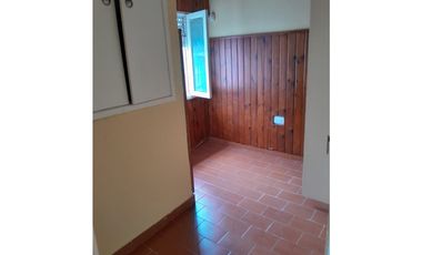 VENTA CASA 3 AMB. CON PARQUE, GARAGE Y DEPOSITO APTO CREDITO
