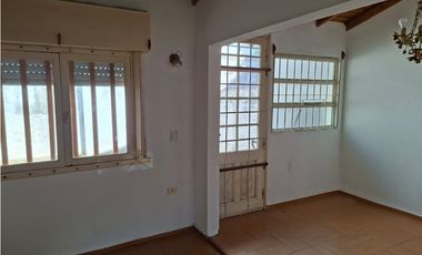 ZONA COLINAS; CHALECITO 3 AMBIENTES C/ JARDIN