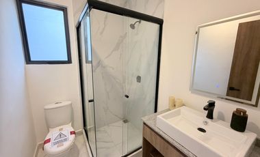 INVERSIÓN A MINUTOS DEL MAR. CASA DE 3 RECÁMARAS, 3 NIVELES, TERRAZA CON JACUZZI. PLAYA DEL CARMEN