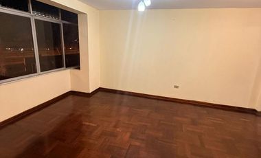 Alquilo amplio departamento a pasos del Metropolitano