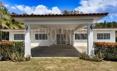 Oportunidad! Se Vende Casa en Coronado Golf con Piscina