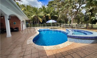 Oportunidad! Se Vende Casa en Coronado Golf con Piscina