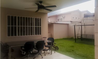 Venta de Hermosa Casa en P.H. Novona en Brisas del Golf