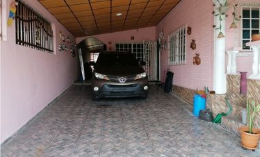 Venta de Hermosa y  Acogedora Casa en Jardines de Sevilla