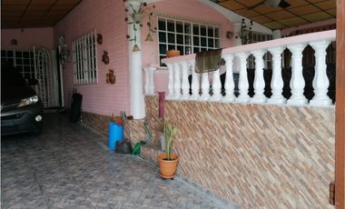 Venta de Hermosa y  Acogedora Casa en Jardines de Sevilla