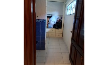 VENTA DE AMPLIA RESIDENCIA FAMILIAR EN URBANIZACIÓN LOS NGELES