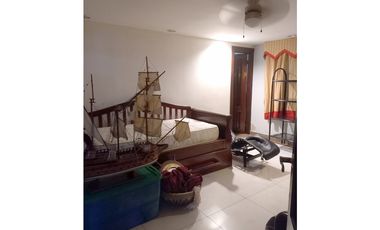 VENTA DE AMPLIA RESIDENCIA FAMILIAR EN URBANIZACIÓN LOS NGELES