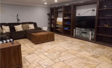 VENTA DE AMPLIA RESIDENCIA FAMILIAR EN URBANIZACIÓN LOS NGELES