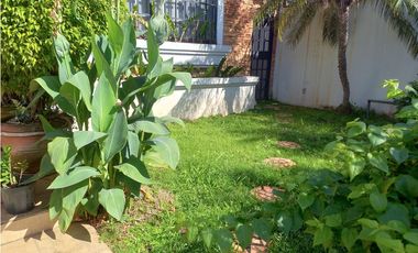 VENTA DE AMPLIA RESIDENCIA FAMILIAR EN URBANIZACIÓN LOS NGELES