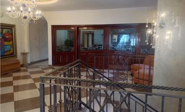 VENTA DE AMPLIA RESIDENCIA FAMILIAR EN URBANIZACIÓN LOS NGELES