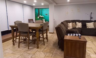 VENTA DE AMPLIA RESIDENCIA FAMILIAR EN URBANIZACIÓN LOS NGELES